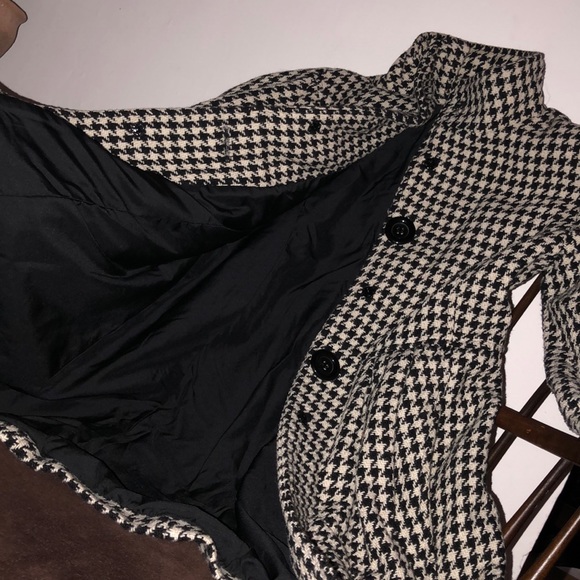 Ladies Houndstooth coat by Bitten - Picture 3 of 8